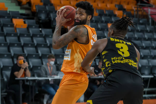 扮演关键角 扮演关键角